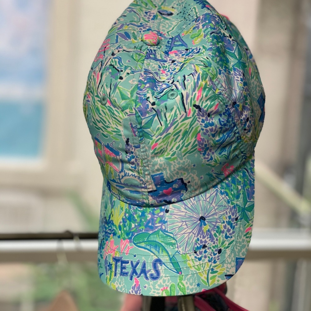 Lilly loves Texas hat
